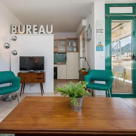 Elegant In With Balcony Apartamento *