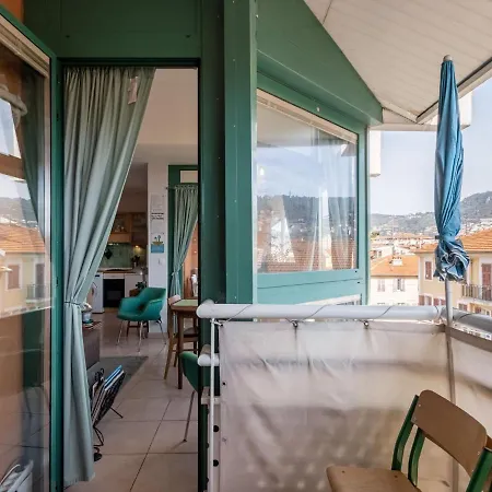 Elegant In With Balcony
